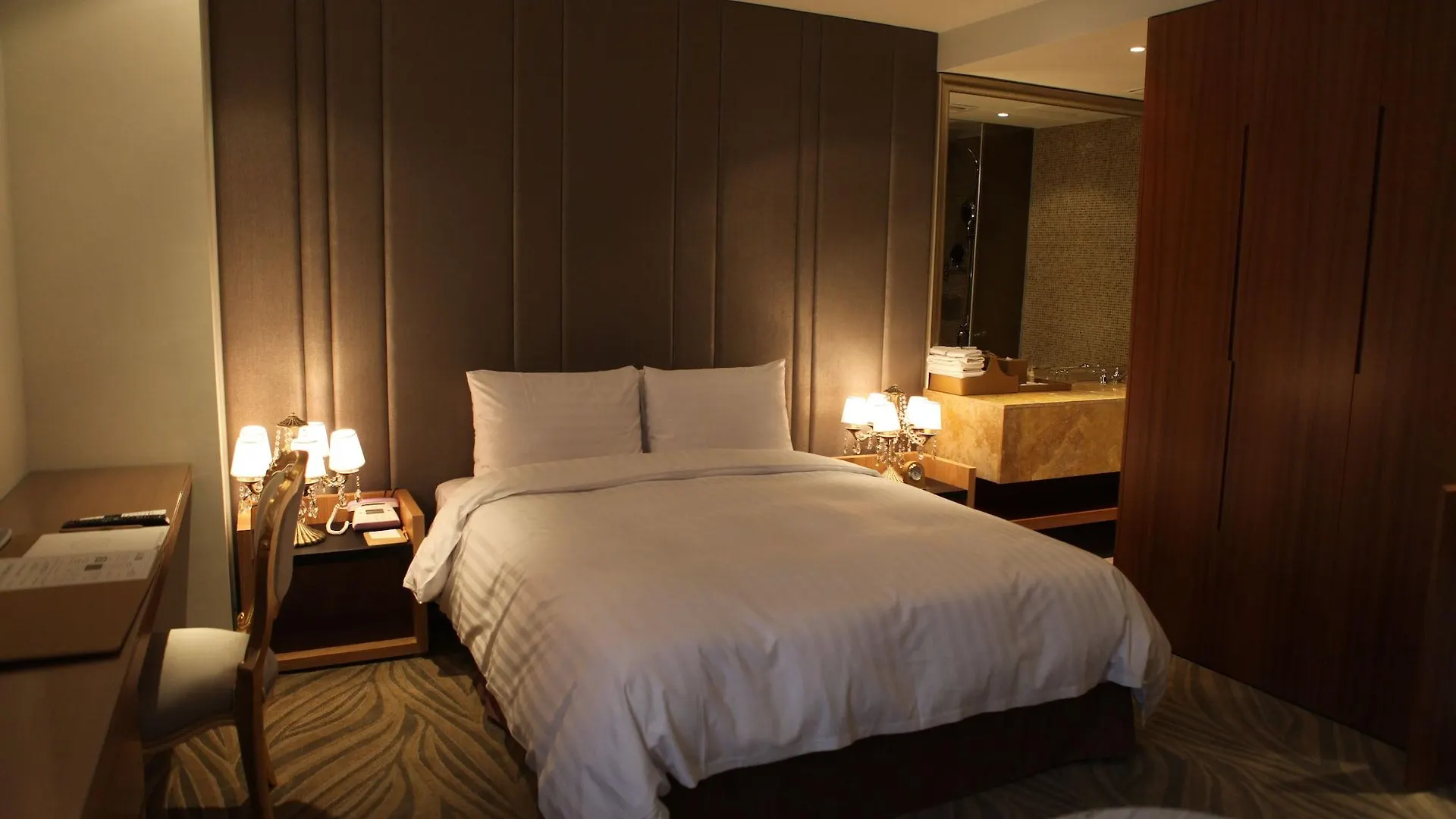Grammos Hotel Seoul 3*,